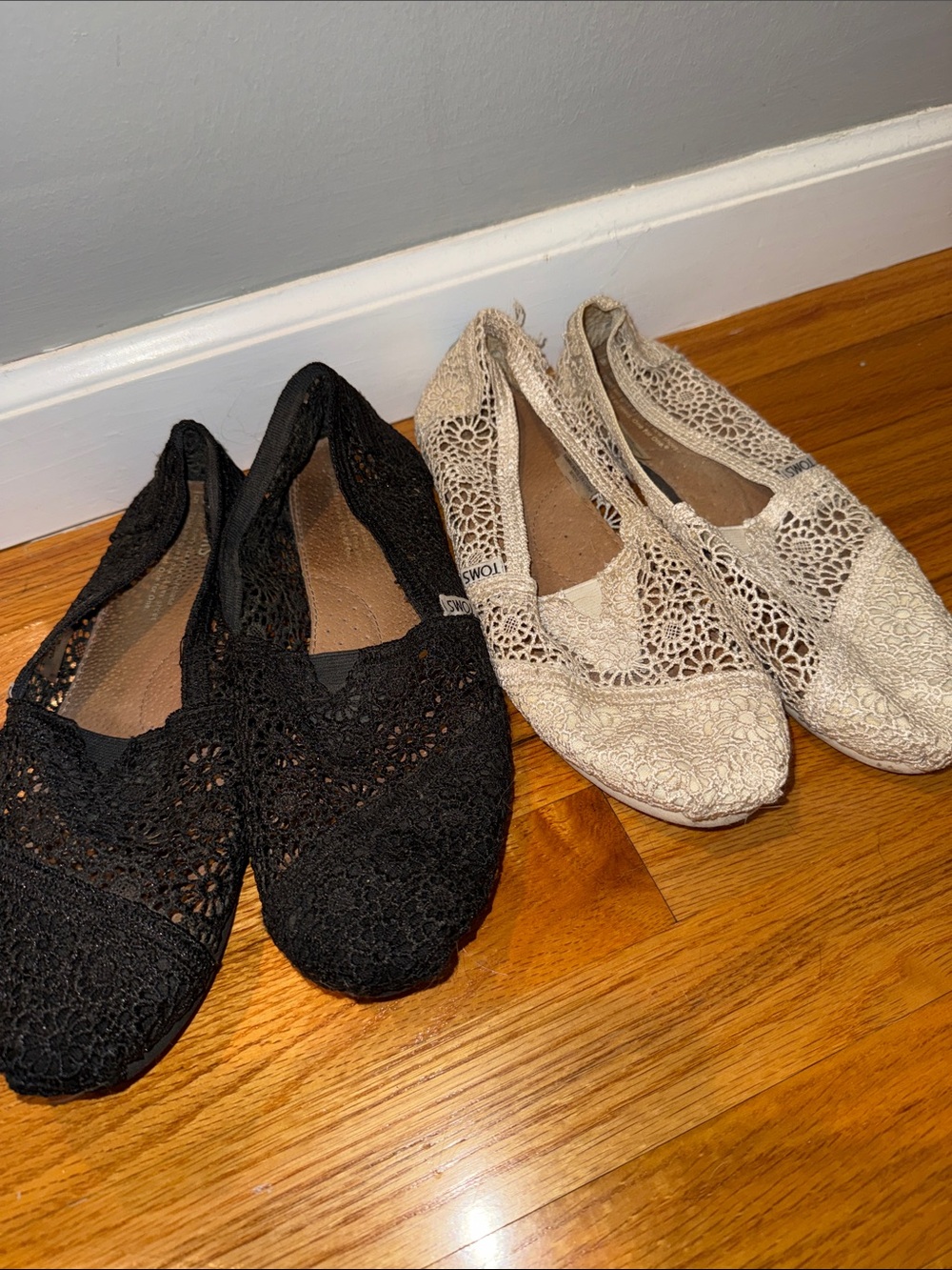 Toms Lace Flats Bundle Size 8.5